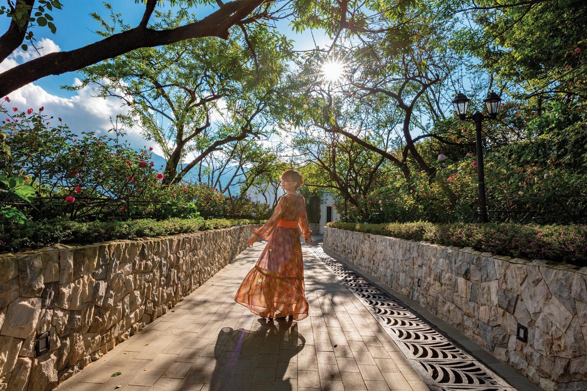 Silk Path Grand Sapa Resort & Spa Exterior photo A woman walking in the park