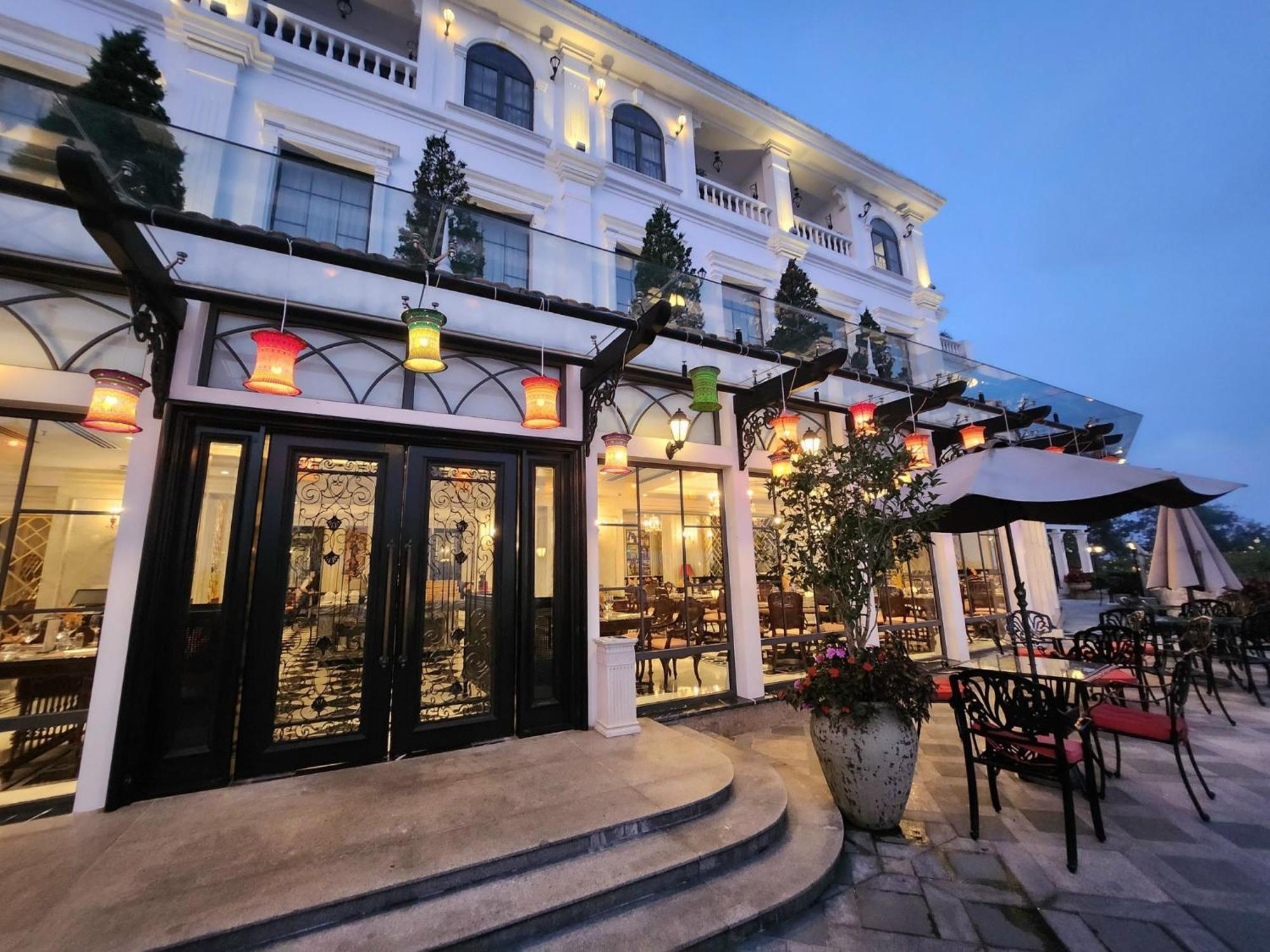 Silk Path Grand Sapa Resort & Spa Exterior photo The restaurant at the hotel