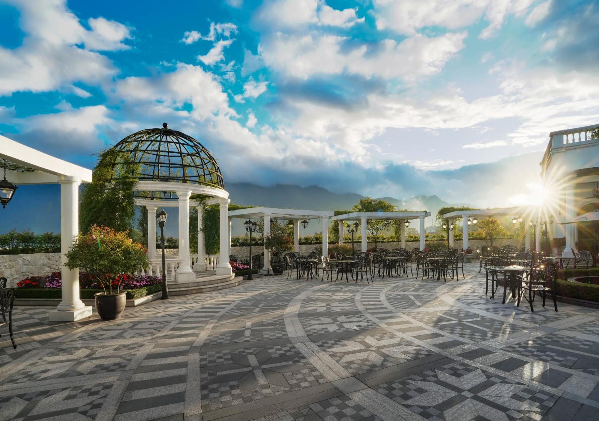Silk Path Grand Sapa Resort & Spa Exterior photo The Sky Garden