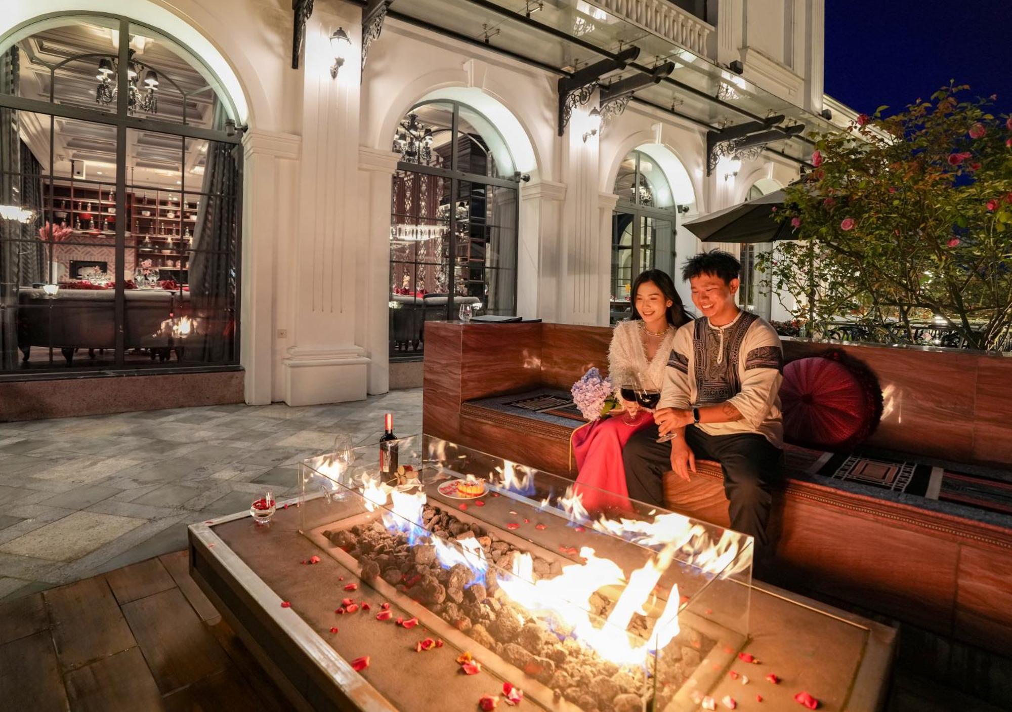 Silk Path Grand Sapa Resort & Spa Exterior photo The outdoor fireplace at the hotel