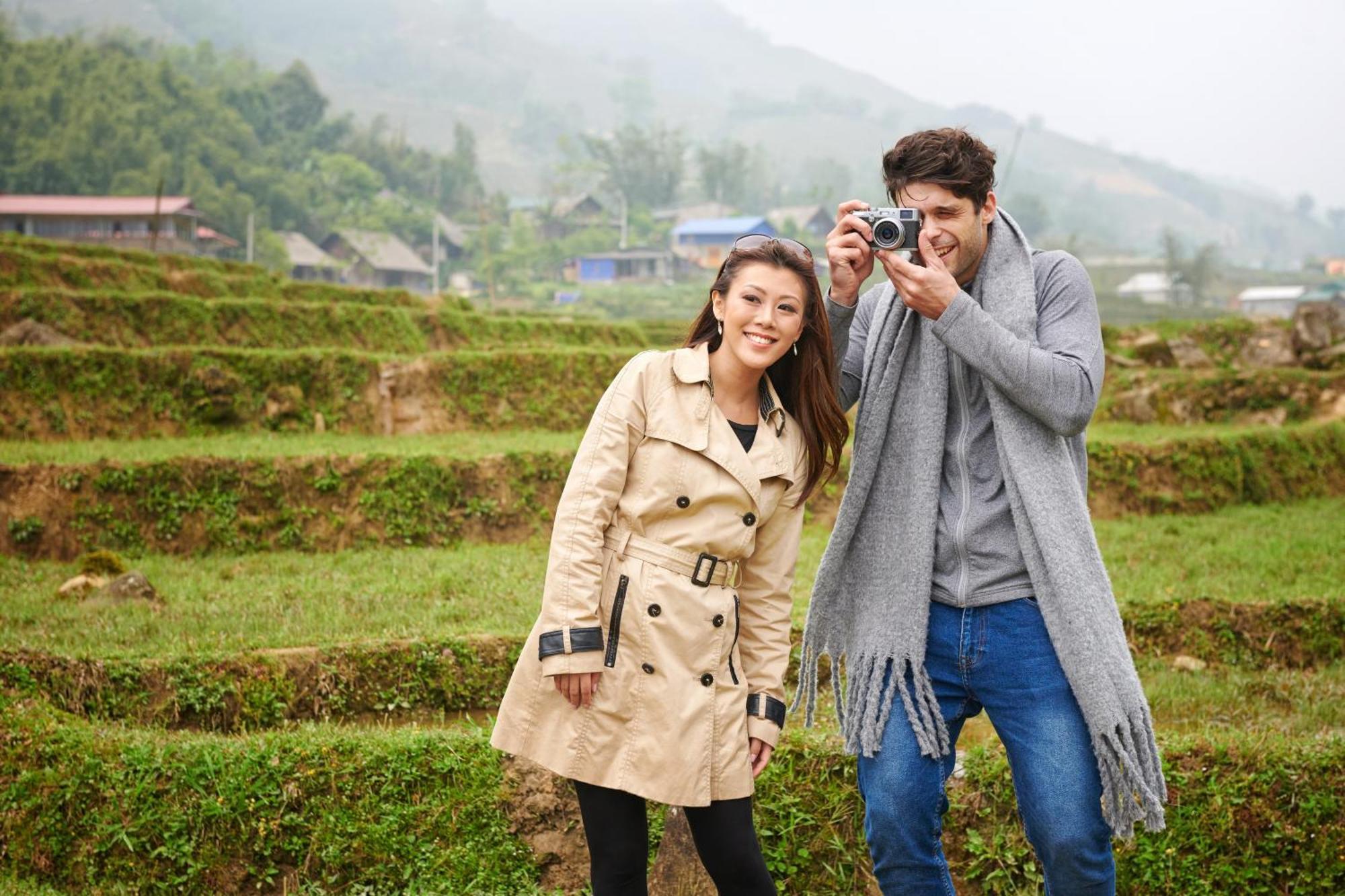 Silk Path Grand Sapa Resort & Spa Exterior photo A couple taking a photo together